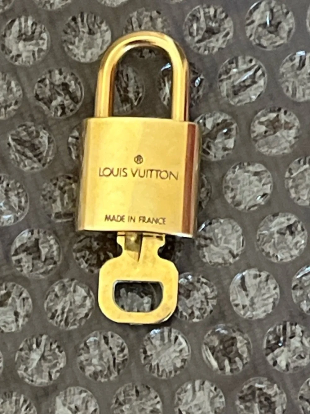 Louis Vuitton Gold Padlock Key (309).